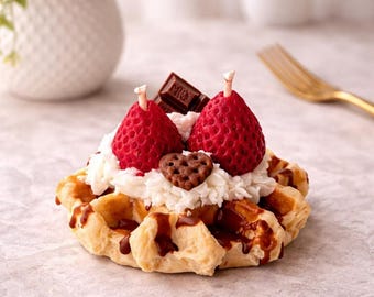 Handmade waffle candle with strawberries & chocolate made from rapeseed wax | Birthday candle | Mother's Day gift candle | Birthday present