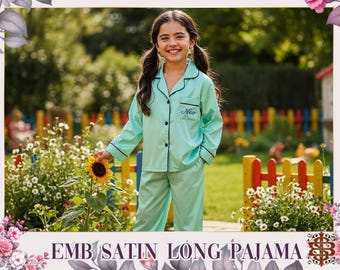 Pijama largo de satén personalizado para niña de las flores / Pijama largo con nombre bordado para niñas, ropa de dormir personalizada para la mañana de la boda, conjunto para damita de honor.