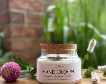Tropical Agate Crystal Candle: Mango, Coconut & Pineapple Soy Wax