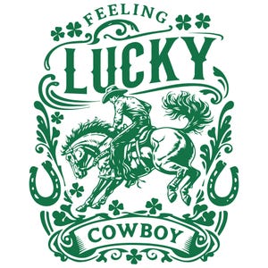 Puede incluir: Gráfico verde que representa a un vaquero montando un caballo salvaje, con las palabras "Feeling Lucky Cowboy". El diseño incluye herraduras, tréboles y adornos decorativos, todo en un estilo vintage.
