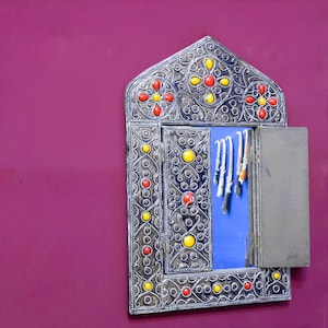 Moroccan Heritage Mirror / Handcrafted Moroccan Mirror / Silver Filigree Wall Mirror / Boho Wall Decor Mirror / Moroccan Carved Mirror