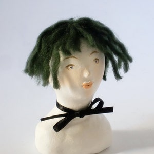 Doll Bust Elise / Green Hair Chocker Bow image 1