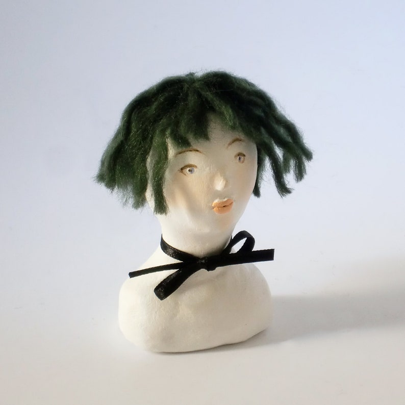 Doll Bust Elise / Green Hair Chocker Bow image 1