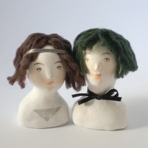 Doll Bust Elise / Green Hair Chocker Bow image 3