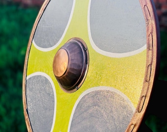 Handgefertiges Wikinger Holzschild: Gelbes Kreuz für Cosplay LARPs