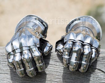 Handmade Steel Knight Gauntlets: Functional Gothic Armor for LARP/Cosplay