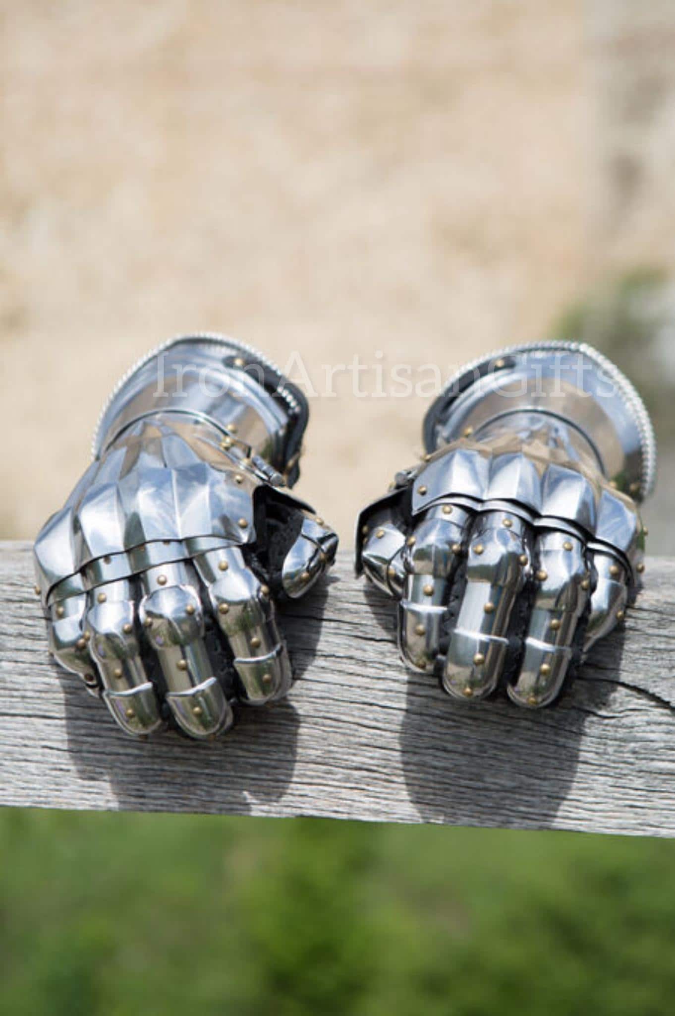 Plate gauntlets - Etsy 日本