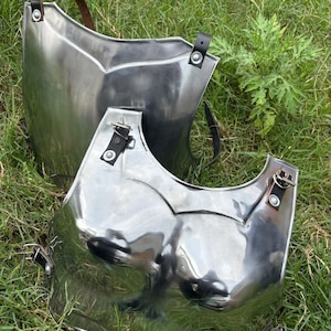 Handmade Steel Women&#39;s Medieval Breastplate: Renaissance Fair LARP Armor