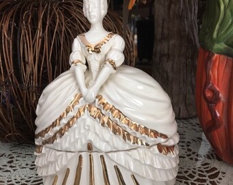 Southern belle/colonial woman vanity/dresser powder jar made in Japan gold accents