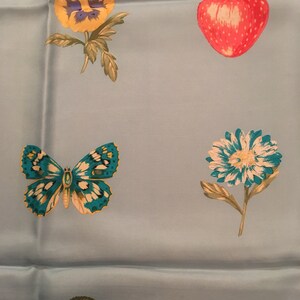 Foulard en écho fabuleux papillons fleurs et des fraises cerises image 4