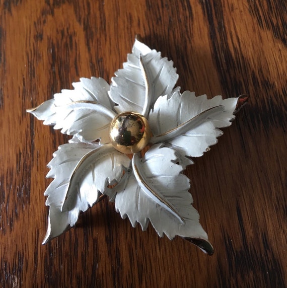 Vintage floral  brooch - image 5