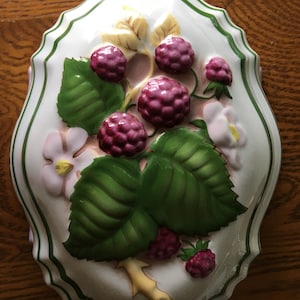 Boysenberry raspberry Jell-O mold ceramic wall hanging Le Cordon Bleu 1986 the Franklin Mint