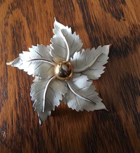 Vintage floral  brooch - image 3