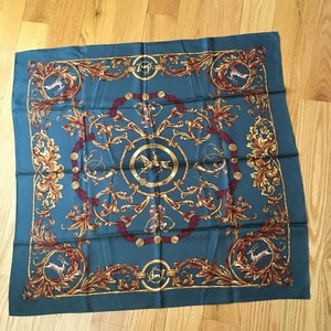 Horse, hound, hind, huntsman scarf beautiful condition preowned like new