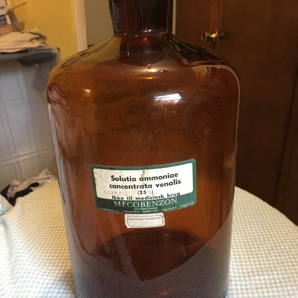 Mecobenzon Apothecary jar amber MECOBENZON likely hand blown, label "solutio ammoniae concentrata venalis"