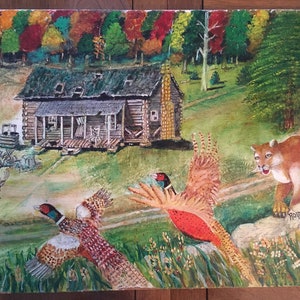 Puede incluir: Pintura original que representa una cabaña rústica en un entorno forestal. Dos faisanes alzan el vuelo mientras se acerca un puma. Un ciervo está cerca de la cabaña. La pintura está firmada "Ralph Porter".