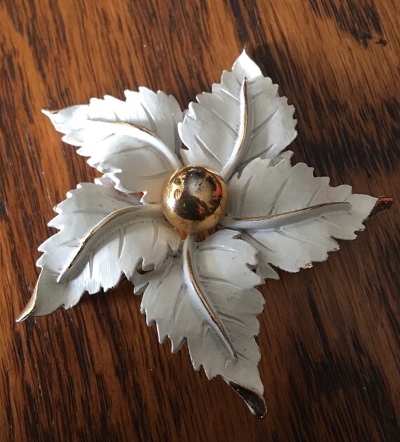 Vintage floral  brooch - image 2