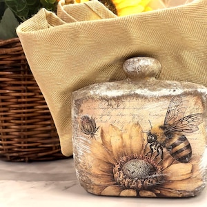 Sunflower/Honeybee Napkin Holder!   Yellow/Gold/Brown Home/Kitchen Decor