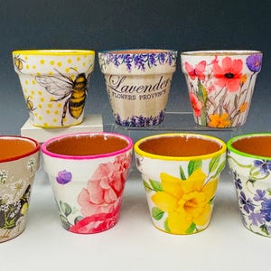 Kolorowe, małe, terakotowe doniczki na kwiaty lub rośliny o średnicy 3 cali | Sztuka decoupage'u i ręcznie malowane wzory
