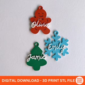 Könnte beinhalten: Drei Weihnachtsschmuckstücke: ein roter Lebkuchenmann mit "Olivia", ein grüner Weihnachtsbaum mit "Jamie" und ein blauer Schneeflocke mit "Emily". Alle haben ein Loch zum Aufhängen. Der untere Banner lautet "DIGITAL DOWNLOAD - 3D PRINT STL FILE".