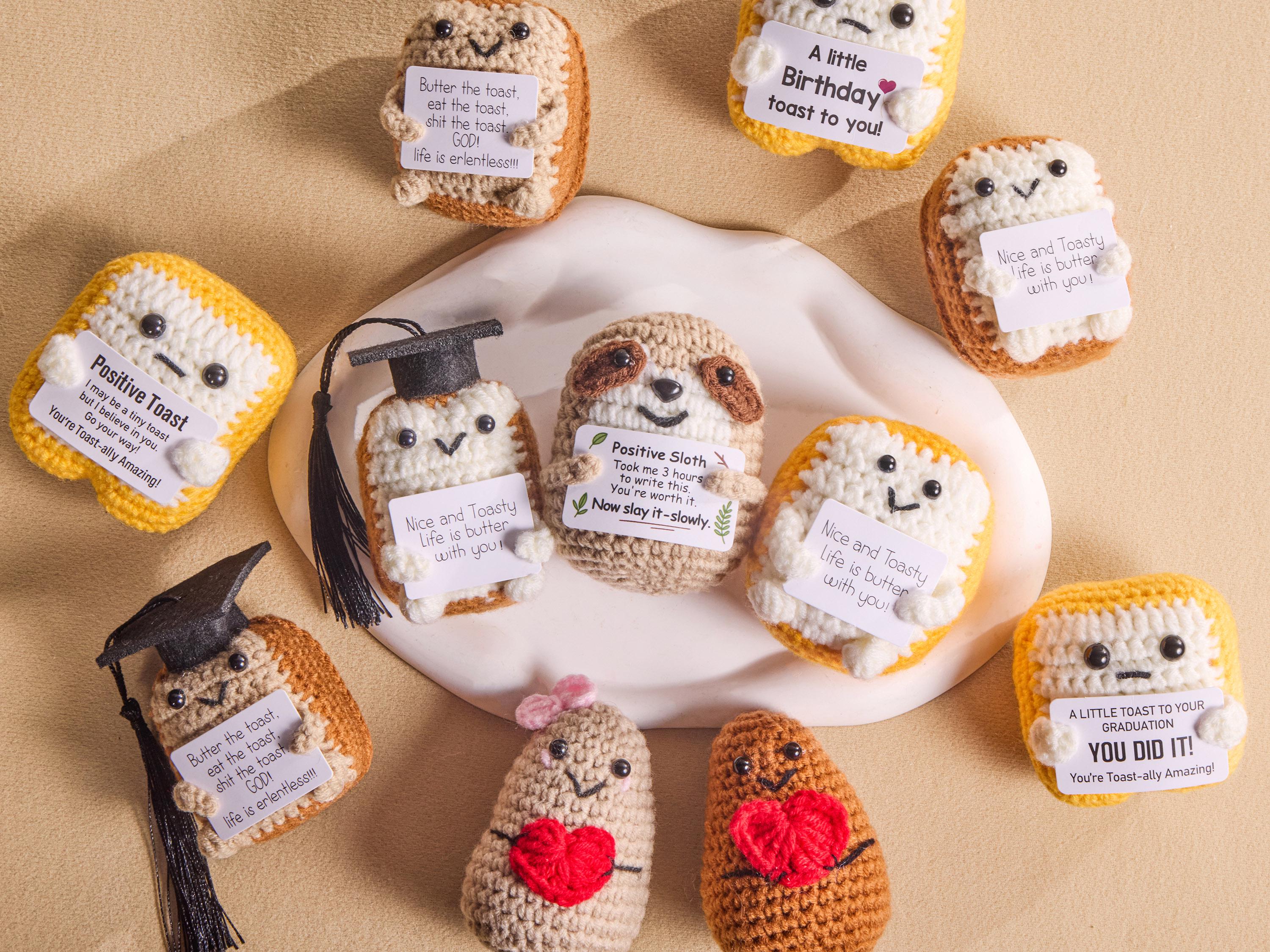 Aolso Pomme de Terre Positive Poupée Amusante Drôle avec Carte Cadeau Pâques, Mini Pommes de Terre Jouets pour Bureau Domicile Cadeaux d'anniversaire (Petit Poulet Jaune Aolso Pomme de Terre Positive Poupée Amusante Drôle avec Carte Cadeau Pâques, Mini Pommes de Terre Jouets pour Bureau Domicile Cadeaux d'anniversaire (Petit Poulet Jaune