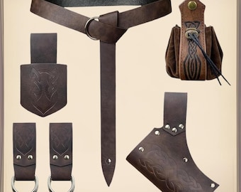 Peut inclure: Ensemble d'accessoires en cuir marron, comprenant une ceinture avec un anneau métallique, une pochette avec cordon de serrage et divers supports avec rivets argentés. Les articles présentent des motifs de nœuds celtiques.