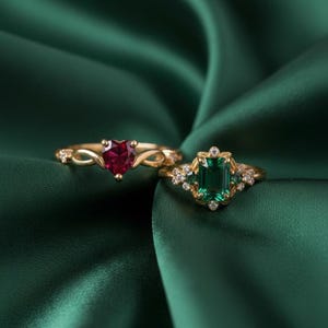 Thron aus Glas Inspiriert Ring Set: Rubin Herz & Smaragd Schliff