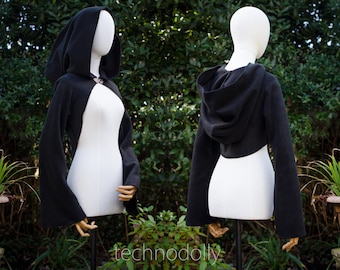 Zwarte fleece bolero met capuchon: gotische bolero met uitlopende mouwen, op maat gemaakt