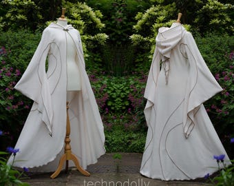 Ivoorkleurige fleecemantel met capuchon: middeleeuws gewaad tot de vloer
