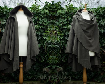 Olijfgroene fleece poncho met capuchon Solstice: gezellige wintermantel, grote maten