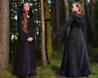 Indigo jas - zwarte fleece jas met capuchon tot op de grond, heidense gotische heksen heksenmeester cosplay