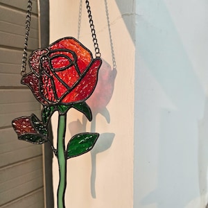 Red Stained Glass Rose Suncatcher – Hanging Rose Gift for Her, Romantic Window Decoration, Rose Window Art, Handmade Rose Ornament