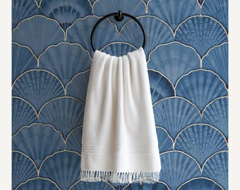 Papel pintado costero con conchas marinas, decoración de pared, papel pintado náutico, decoración de baño, revestimiento de pared con estampado oceánico en tonos azules, arte para el hogar, diseño de acuarela