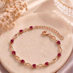 Bracelet rubis délicat Bracelet empilable réglable en or rose, argent et or, cadeau de pierre de naissance minimaliste pour conjoint.