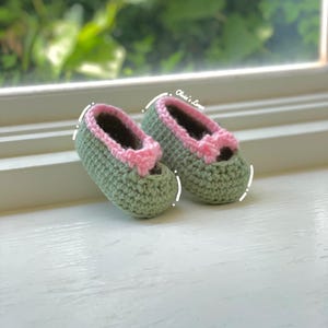 Crochet Baby Booties with Bow Detail