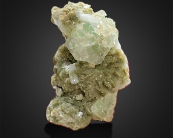 Kubieke fluorkristallen met aquamarijn en muscoviet uit Skardu, Pakistan