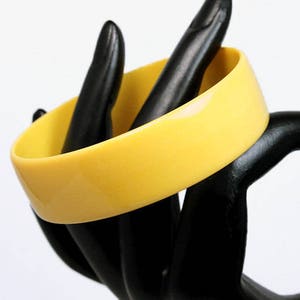 Yellow Bakelite Bangle, Thin Walls, Bakelite Jewelry