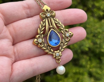 Avon Bold Traditions Pendant Necklace, ca. 1993
