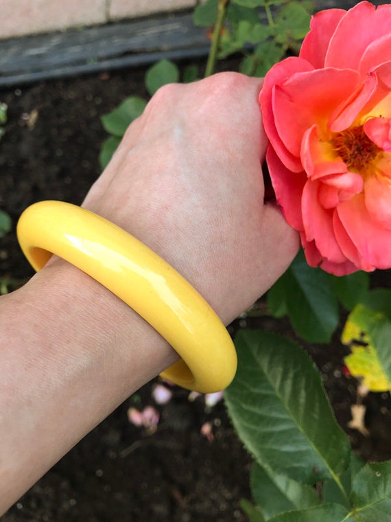 Classic Yellow Bakelite Bangle, Bakelite Jewelry - image 7