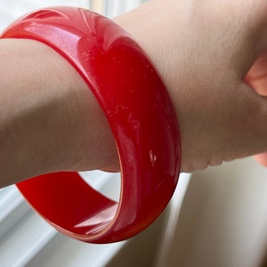 Dark Cherry Red Bakelite Bangle, ca. 1940s