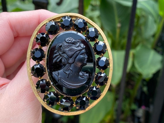 Cameo Dress Clip - Victorian Revival, Black Rhine… - image 3