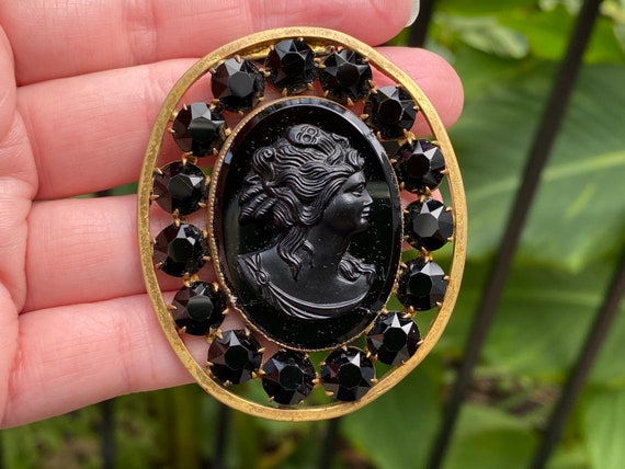 Cameo Dress Clip - Victorian Revival, Black Rhine… - image 2