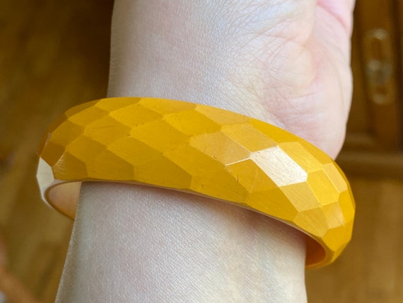 Faceted Butterscotch Bakelite Bangle, ca. 1930s - image 9
