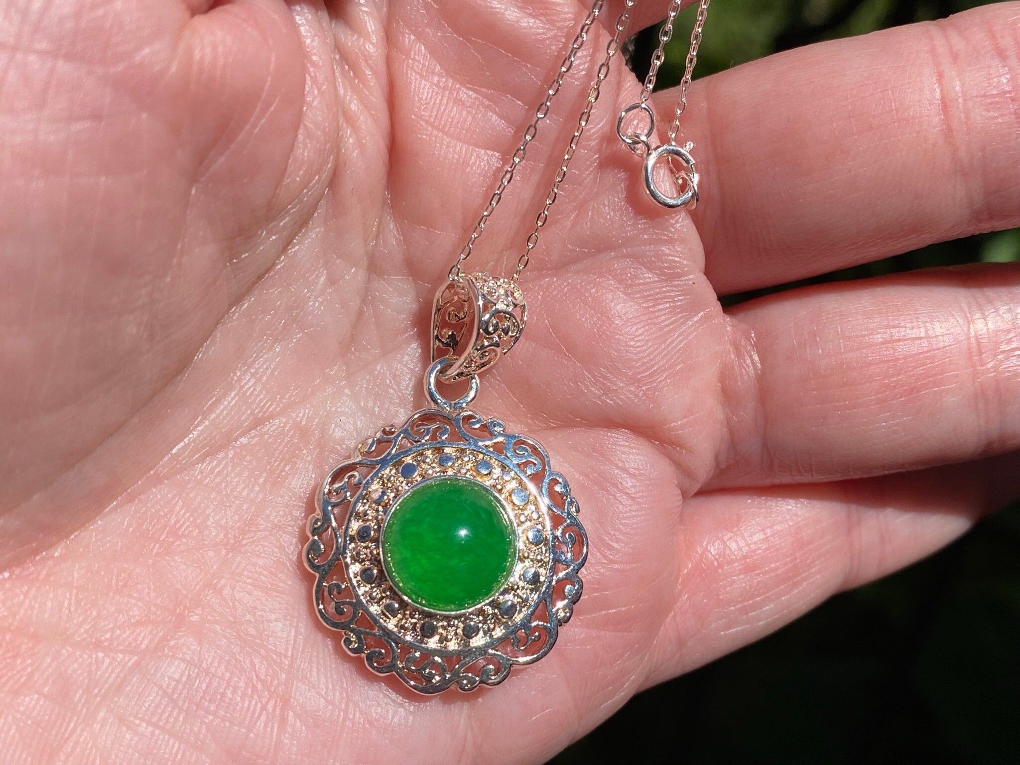 翡翠のネックレスとイヤリングのセット、タイ製、1990 年代頃 - Etsy 日本