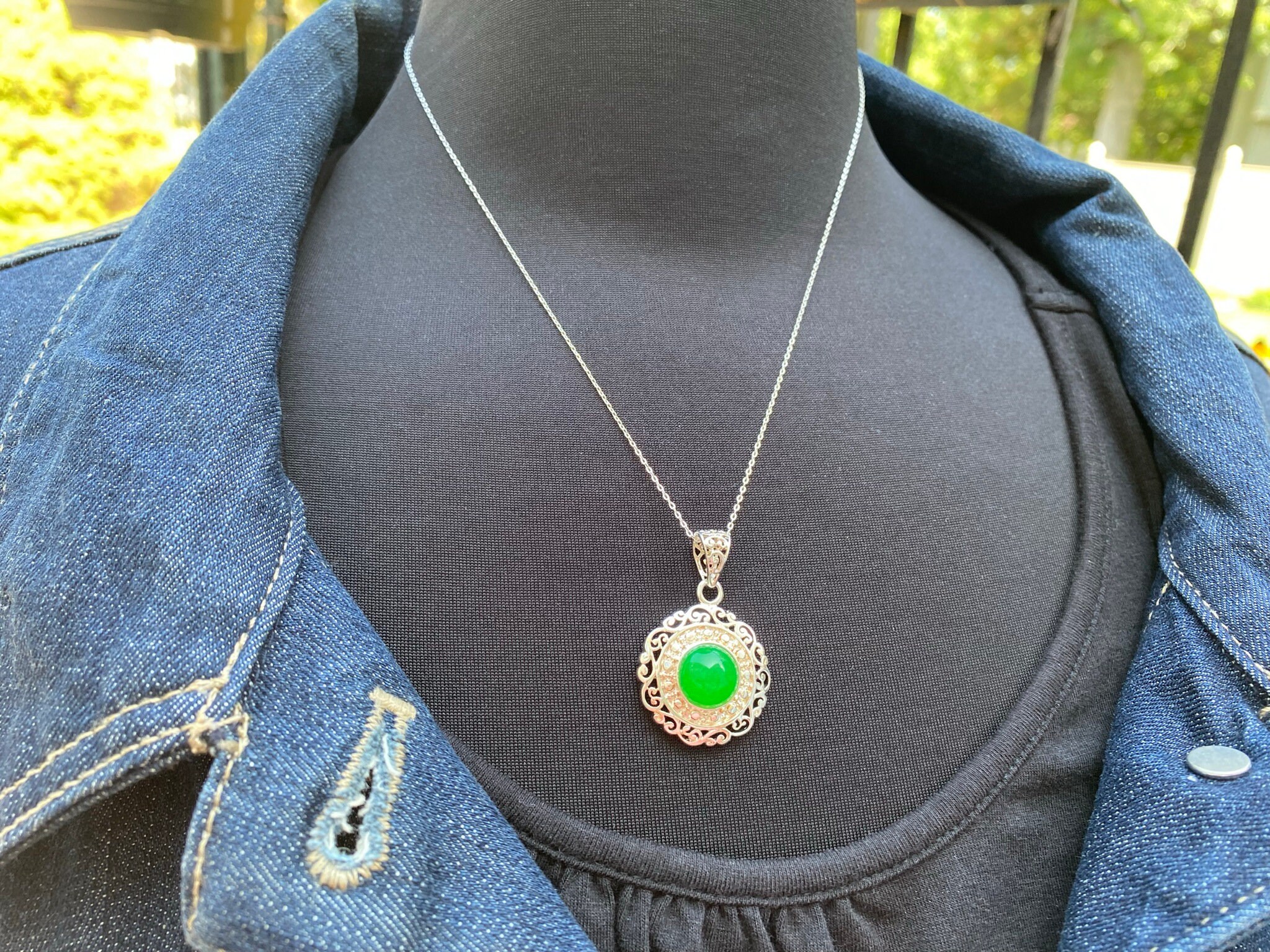 翡翠のネックレスとイヤリングのセット、タイ製、1990 年代頃 - Etsy 日本