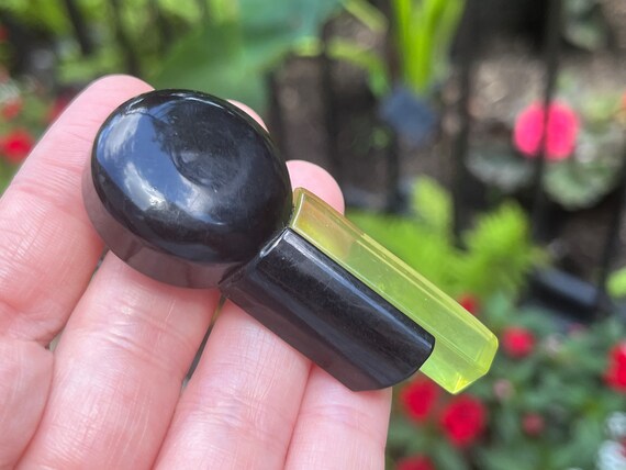 Chunky Bakelite-Era Dress Clip, Black and Lime Gr… - image 6