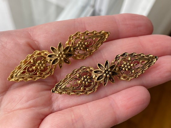 Pair of Goldtone Scatter Pins with Flower Design,… - image 1