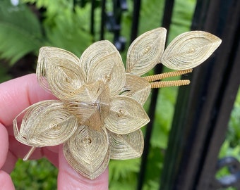 Broche fleur en fil doré, ca. années 1960