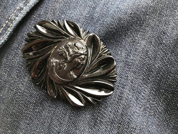 Black Cameo Brooch, Pinwheel Design, Vintage Broo… - image 2