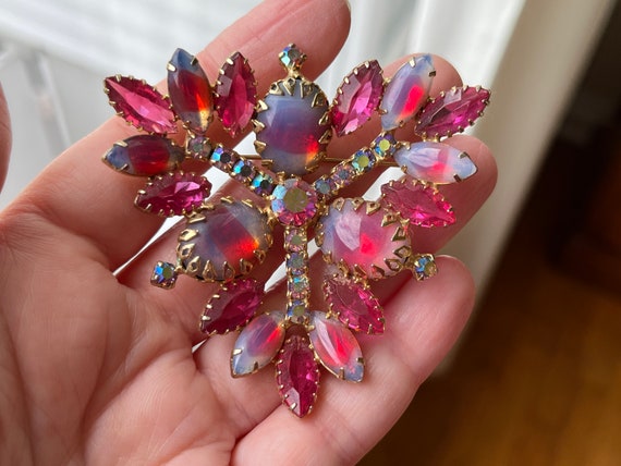 Pink Rhinestone Brooch with Givre Cabochons, ca. … - image 8